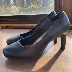 Clark’s Ambyr Joy Black Leather Pumps